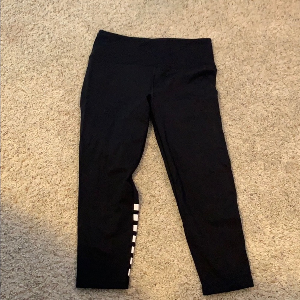 Victoria’s Secret crop sport leggings